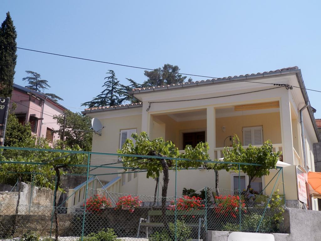 Apartment Kiki Candy Малинска Номер фото